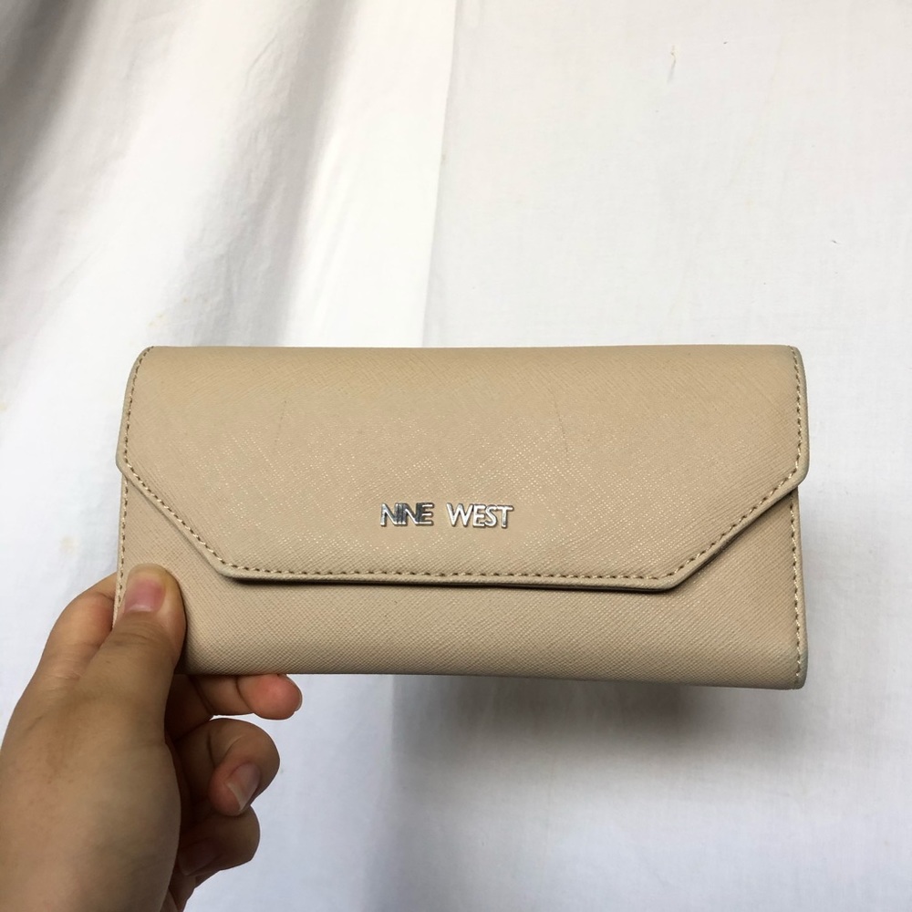 Nine West nude wallet